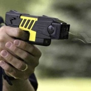 sicurezza. POLIZIOTTI SENZA TASER E TELECAMERE