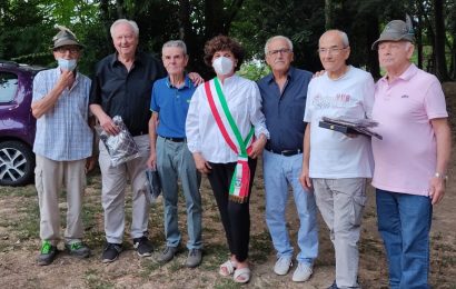 IL MONTEMURLESE GIOVANNI MAZZANTI IN FINALE AL TORNEO DI BOCCE A STRISCIO DEL GRUPPO ALPINI DI MONTALE