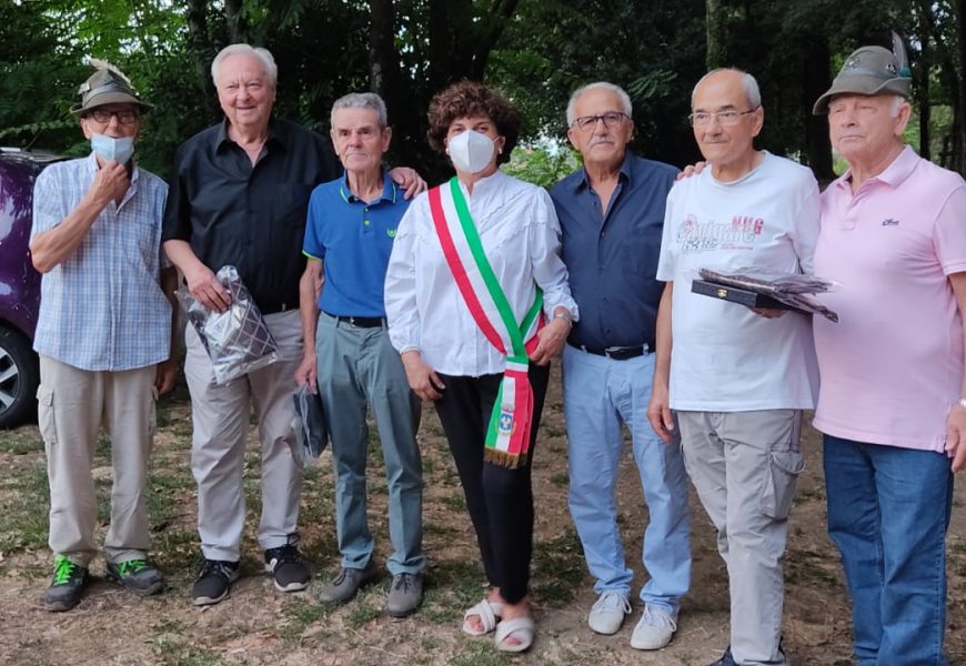 IL MONTEMURLESE GIOVANNI MAZZANTI IN FINALE AL TORNEO DI BOCCE A STRISCIO DEL GRUPPO ALPINI DI MONTALE