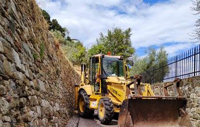 carmignano. VIA CASTELLO, IN CORSO IL RIFACIMENTO DELL’ASFALTO E DELLA ZANELLA