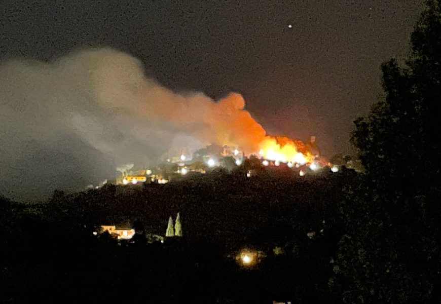 INCENDIO DI VASTE DIMENSIONI A MONTECATINI ALTO, FIAMME SOTTO CONTROLLO