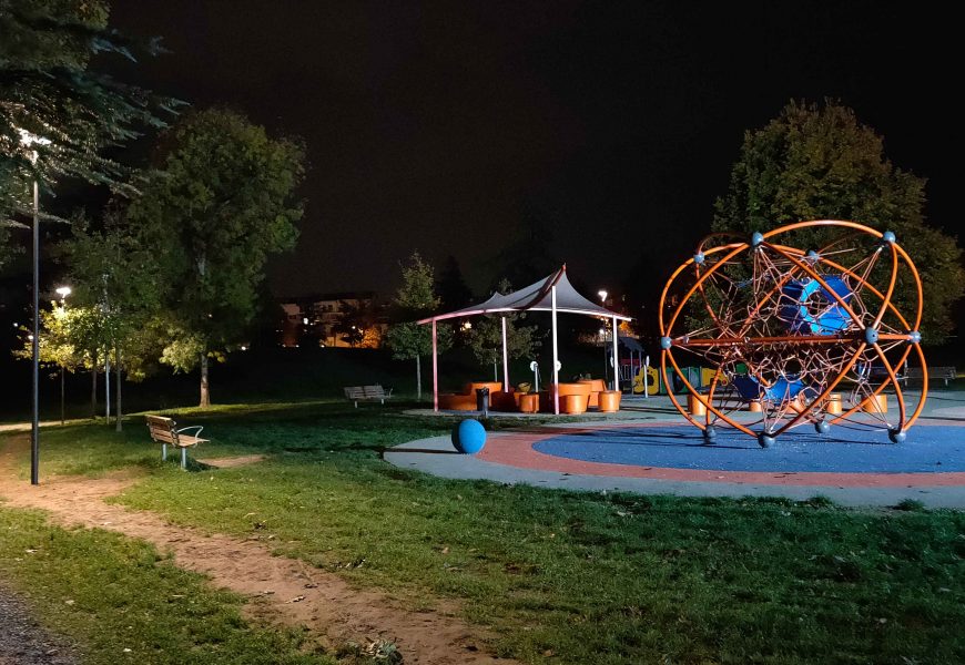 PARCO DELLA RANA, COMPLETATO L’IMPIANTO DI ILLUMINAZIONE LUNGO IL PERCORSO PEDONALE