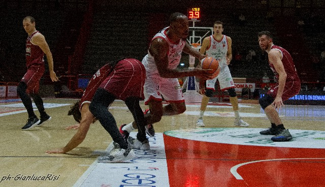 basket. LA GIORGIO TESI GROUP BATTE IL TRAPANI