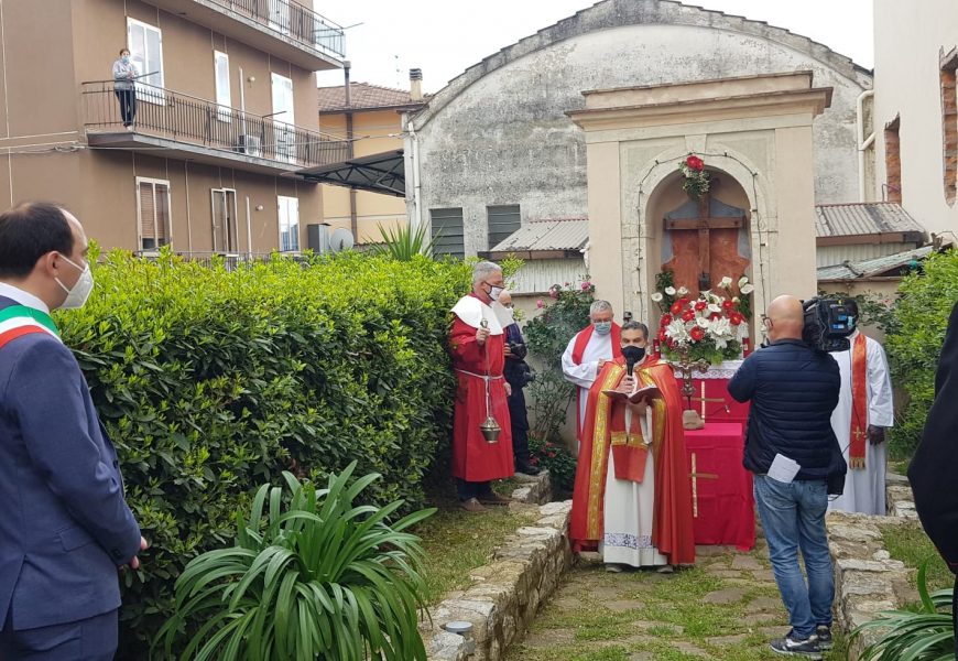 montemurlo. TABERNACOLO DEL CAMPO SANTO, VANDALI IN AZIONE