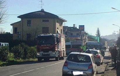 quarrata. SCONTRO TRA AUTO E MOTO, VIA STATALE CHIUSA A CATENA