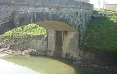 quarrata. PONTE SULL’OMBRONE A CASERANA, PARTITI I PRIMI LAVORI DI MANUTENZIONE