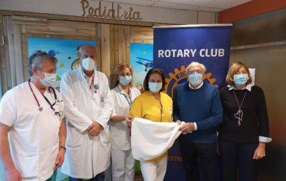 COPERTE PER BAMBINI NATI PREMATURI, IL DONO DAL ROTARY ALL’OSPEDALE SANTO STEFANO