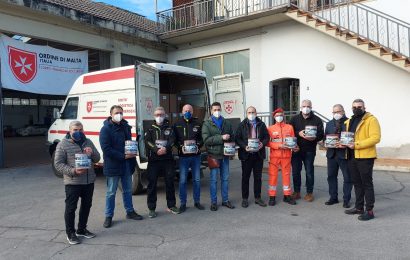 montemurlo. L’ASSOCIAZIONE PARACADUTISTI DI PISTOIA CONSEGNA 450 PANETTONI DELLA SOLIDARIETÀ