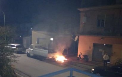 quarrata. A FUOCO UNA PICCOLA DISCARICA ABUSIVA NEL CENTRO CITTADINO