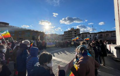 quarrata. CENTINAIA DI PERSONE IN PIAZZA PER LA PACE IN UCRAINA