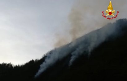 san marcello piteglio. INCENDIO BOSCHIVO IN PROSSIMITÀ DELLA DIGA DI VERDIANA