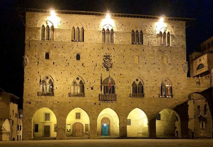 IL PALAZZO COMUNALE SI ILLUMINA DI GIALLO