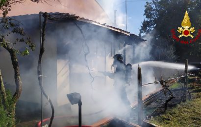 montemurlo. BRUCIA UN ANNESSO ADIBITO A RIMESSAGGIO