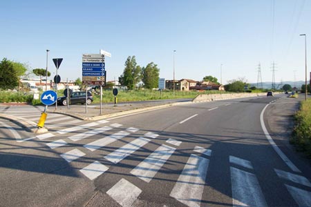 LAVORI DI ASFALTATURA ALLA ROTATORIA TRA VIA PIEMONTE E VIA UMBRIA SULLA TANGENZIALE