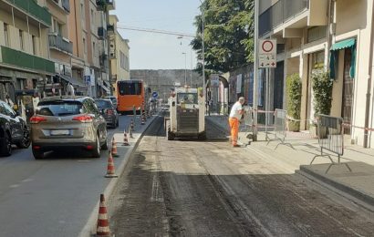 VIA DELLA COSTITUZIONE. DA IERI I LAVORI DI RISANAMENTO DELLA PAVIMENTAZIONE STRADALE