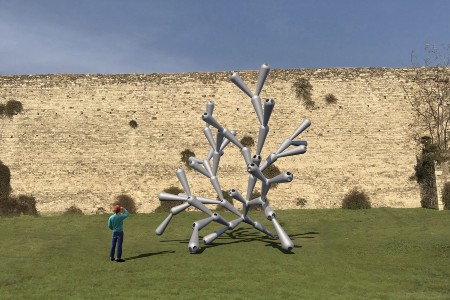 “SPINDLES”, L’OPERA DI LORIS CECCHINI IN DONO ALLA CITTÀ