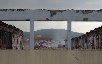 montemurlo. DEMOLIZIONE EX FABBRICA ROSSA A OSTE, RISPETTATI I TEMPI