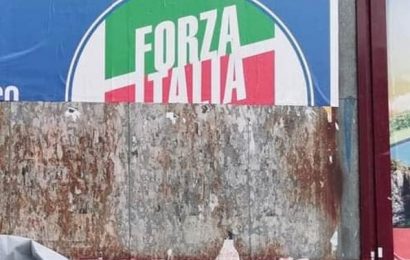 elezioni. STRAPPATI I MANIFESTI DI FORZA ITALIA