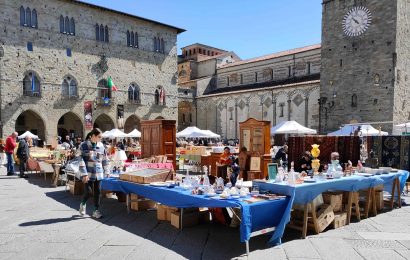 DOMENICA, IL MERCATO ANTIQUARIO IN PIAZZA DEL DUOMO. DA DICEMBRE I BANCHI TORNANO ALLA CATTEDRALE