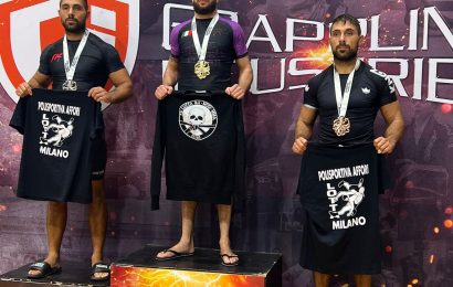 grappling. MANUEL LOIACONO , ORO ALLA GARA INTERNAZIONALE SVOLTASI AL PALABADMINTON DI MILANO LO SCORSO 10 SETTEMBRE .