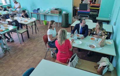 montemurlo. IL SINDACO CALAMAI A PRANZO ALLA MENSA SCOLASTICA PER VERIFICARE LA QUALITÀ DEL SERVIZIOT