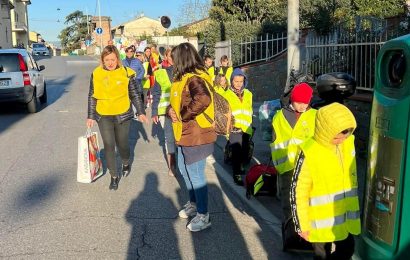 A CASALE A SCUOLA SENZA AUTO CON LA PRIMA LINEA DI PEDIBUS MILLEPIEDI