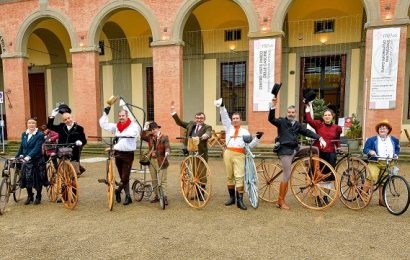 DOMENICA 5 FEBBRAIO LA RIEVOCAZIONE DELLA CICLOSTORICA FIRENZE PISTOIA DEL 1870. L’ARRIVO IN PIAZZA DEL DUOMO