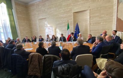 APPENNINO SENZA NEVE, SANTANCHÈ: «SODDISFACENTE IL TAVOLO CON LE REGIONI: INDIVIDUATE 4 MISURE, RISPOSTE DAL GOVERNO IN 2-3 SETTIMANE»