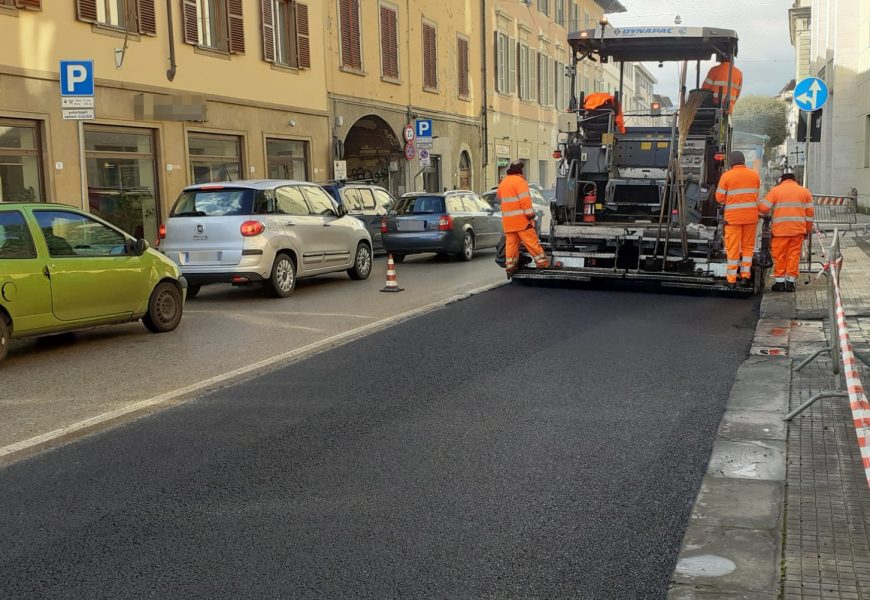 SLITTATI PER IL MALTEMPO AVRANNO INIZIO DOMANI I LAVORI DI ASFALTATURA IN CORSO GRAMSCI