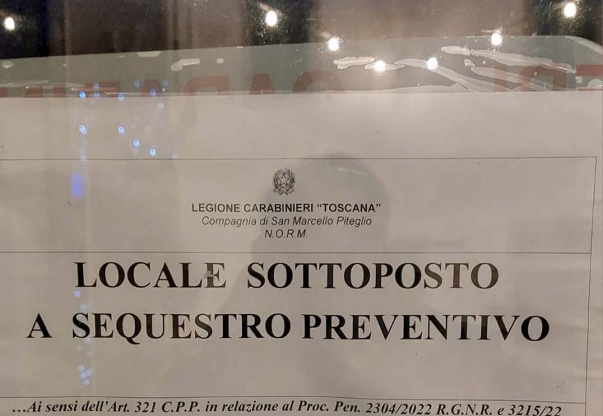 giornalismo pistoiese. EVIDENTEMENTE È PIÙ IMPORTANTE SPENDERE INTERE PAGINATE PER IL VERDE SMERALDO DELLE NOZZE MASINI-KUSTERMANN OFFICIATE DA S.S. CALENDA…