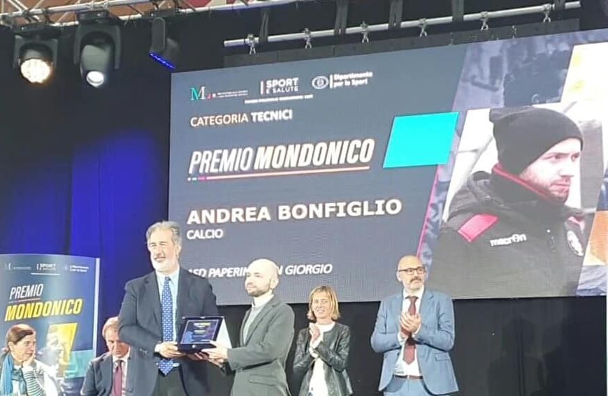 CONSEGNATO A ROMA IL PRESTIGIOSO “PREMIO MONDONICO” ALL’ALLENATORE ANDREA BONFIGLIO (ASD PAPERINO SAN GIORGIO)