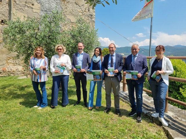 LA VIA DELLE ROCCHE, PARTE DA MONTEMURLO IL FESTIVAL DIFFUSO: SUGGESTIONI MEDIOEVALI AL TRAMONTO, TREKKING, NATURA E MUSICA