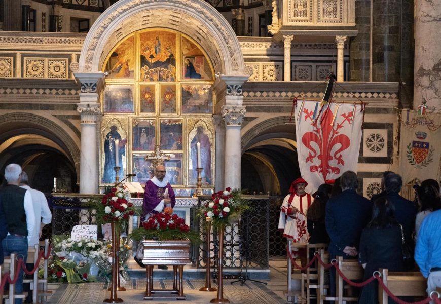 LUTTO CITTADINO PER FRANCESCO NUTI, SINDACO E ASSESSORE MANGANI AI FUNERALI