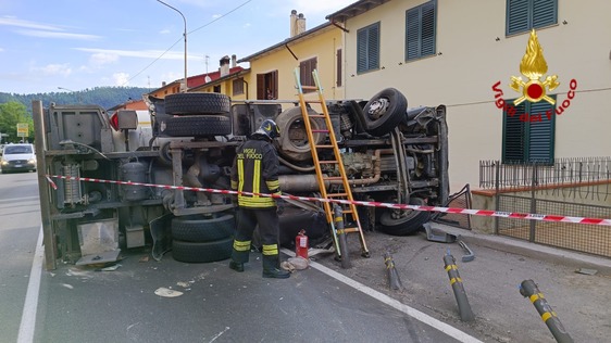 INCIDENTE SULLA 325, I SINDACI: “PER LA VAL DI BISENZIO CHIEDIAMO RISORSE ADEGUATE AL GOVERNO”