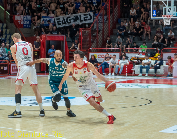 basket. A PISTOIA NON SI PASSA, VINTA ANCHE LA GARA 4