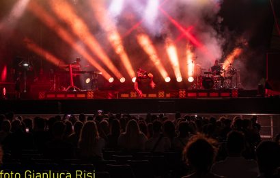 pistoia blues festival. PER LA SERATA NUMERO 5 UNA ESIBIZIONE FUORI DAGLI SCHEMI USUALI