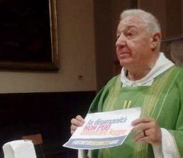 MA LA BANDIERA ARCOBALENO NON È FUORI LUOGO SUL PULPITO DI UNA CHIESA?