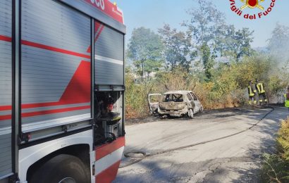 rally città di pistoia. A FUOCO UNA AUTOVETTURA IMPEGNATA NELLE PROVE SPECIALI