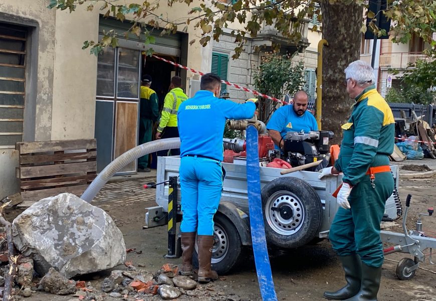 VAL BISENZIO, CENTINAIA GLI INTERVENTI SU STRADE FRANATE E TORRENTI