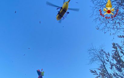 CADE CON IL PARAPENDIO NEI BOSCHI TRA CASALGUIDI E MONTEVETTOLINI, INTERVIENE PEGASO