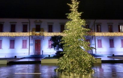 montemurlo. OGGI L’ACCENSIONE DELL’ALBERO DAVANTI AL MUNICIPIO. IL SINDACO CALAMAI: «UN MOMENTO DI GIOIA DEDICATO AI PIÙ PICCOLI DOPO TANTE DIFFICOLTÀ»