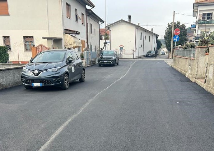 monsummano. ASFALTATA VIA DEL CAPANNONE A “COSTO ZERO”