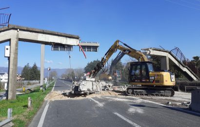 DEMOLITA LA PASSERELLA PEDONALE DEL RACCORDO