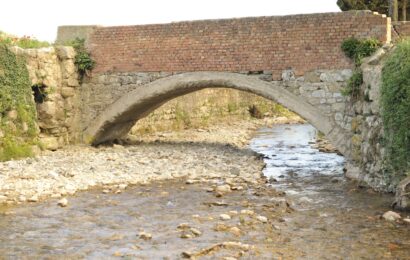 montemurlo. SARÀ ABBATTUTO IL PONTICINO SUL TORRENTE BAGNOLO NEI PRESSI DEL GIARDINO INCANTATO