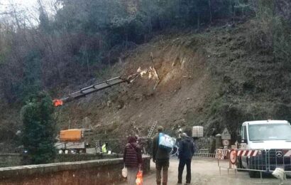 san marcello piteglio. FRANA SULLA STATALE 12, A GIORNI LA RIAPERTURA A SENSO UNICO DELLA STRADA