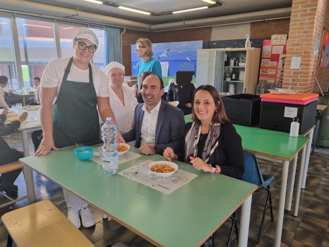 montemurlo. PRANZO A SORPRESA DEL SINDACO CALAMAI E DELL’ASSESSORE BAIANO ALLA SCUOLA PRIMARIA “ALBERTO MANZI”