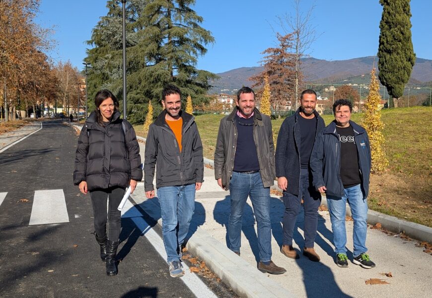 COMPLETATA LA PISTA CICLABILE IN VIA DEL VILLONE E VIA DI VALDIBRANA PER COLLEGARE PIAZZA OPLÀ AL CENTRO