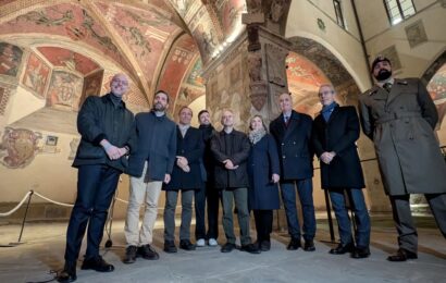 RINNOVATO IL CORTILE DEL PALAZZO PRETORIO CON UN NUOVO IMPIANTO DI ILLUMINAZIONE ARCHITETTONICA